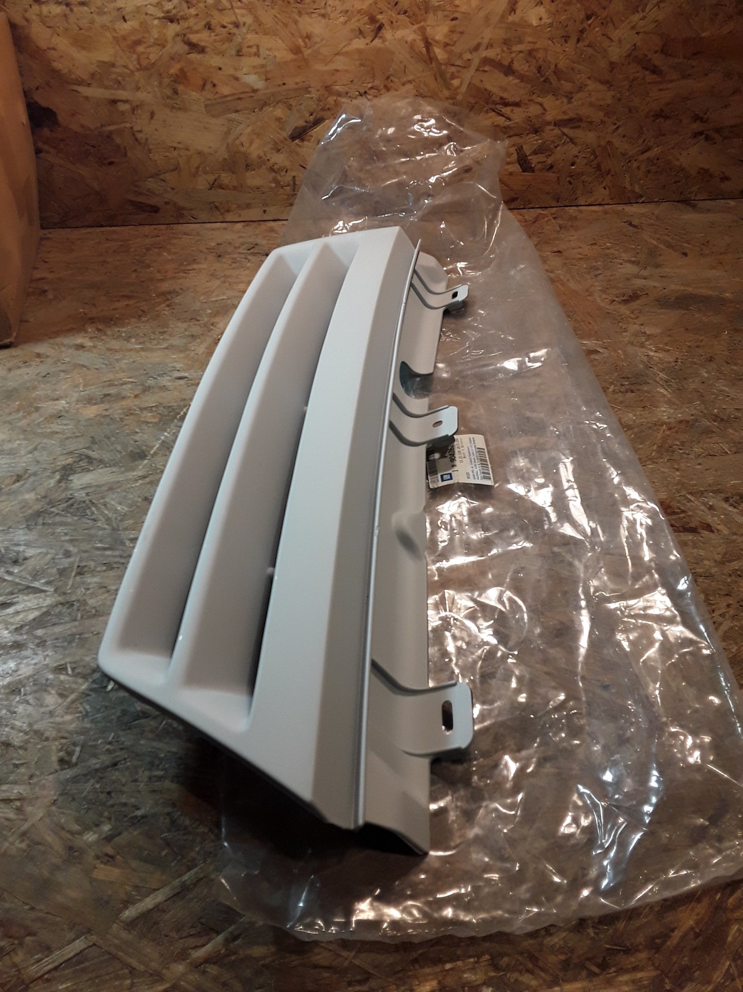 Omega A Kühlergitter original GM Opel NEU