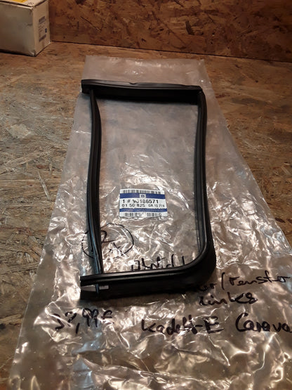 Kadett E Caravan Abdichtung Hintertüre Fenster links original GM Opel NEU