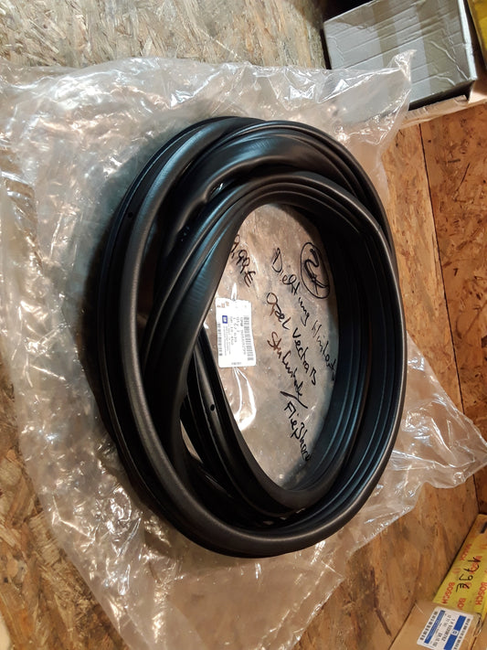 Vectra B Stufenheck / Fließheck Dichtung Hintertüre links original GM Opel NEU