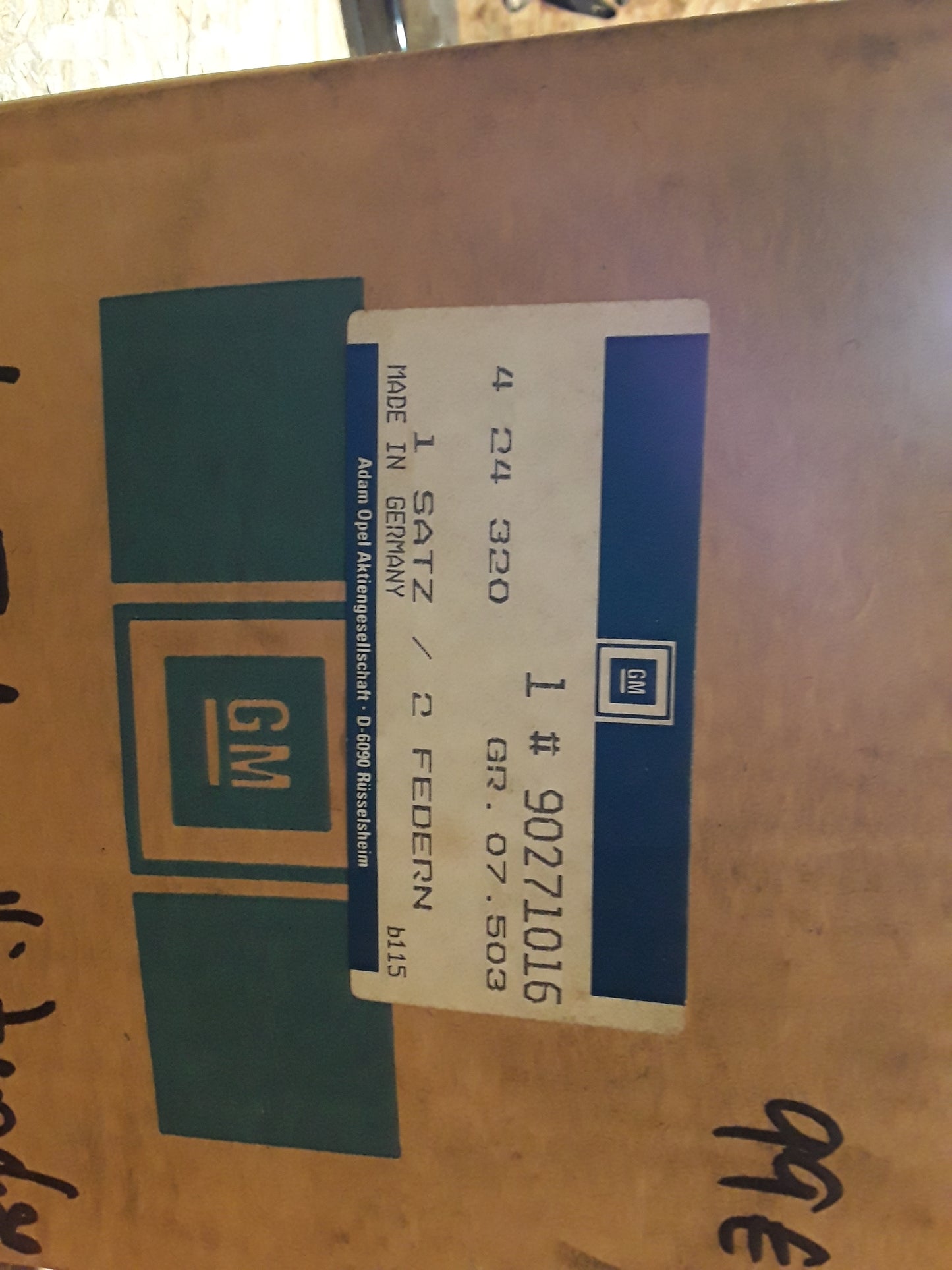 Kadett E Caravan 18E/18SE Satz Federn Hinterachse original GM Opel NEU