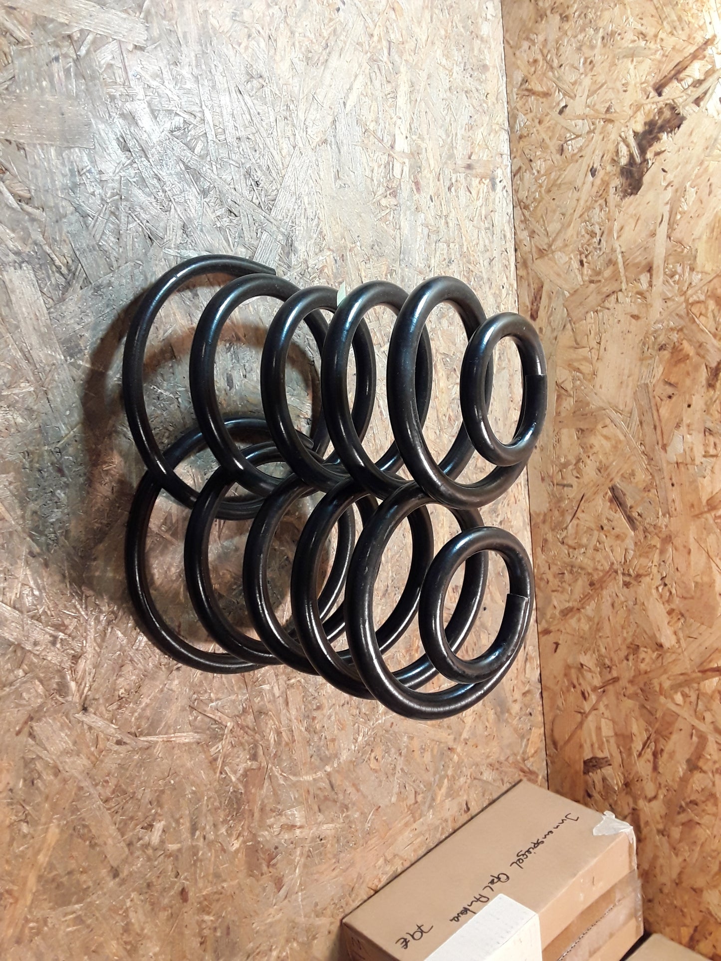 Kadett E Caravan 18E/18SE Satz Federn Hinterachse original GM Opel NEU