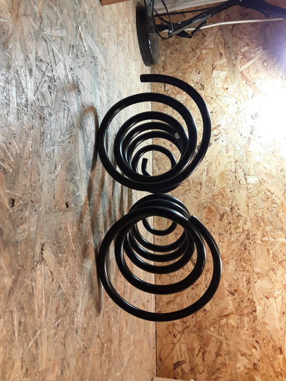 Kadett E Caravan 18E/18SE Satz Federn Hinterachse original GM Opel NEU