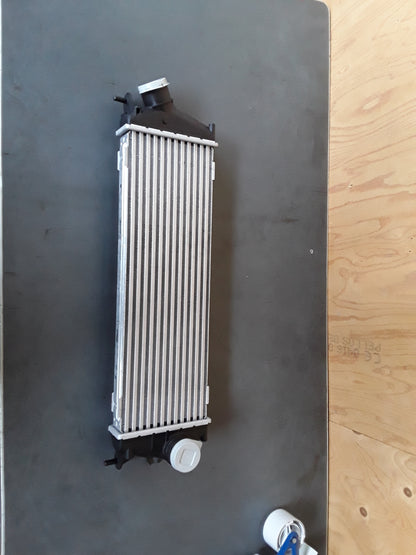 Original GM Opel Vivaro 2.0 CDTi Ladeluftkühler Neu