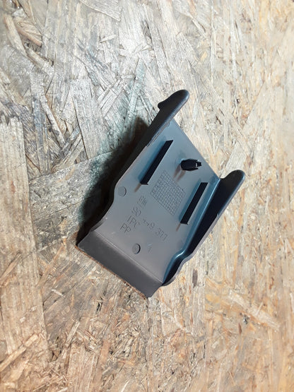 Astra F Abdeckung Scharnier grau an Bodenblech original GM Opel NEU