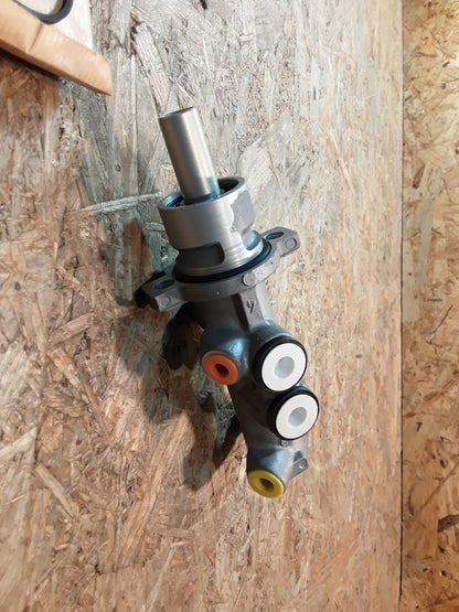 Movano 2,5D/ 2,8DTi/ 2,2DTi/ 1,9DTi Hauptbremszylinder original GM Opel NEU