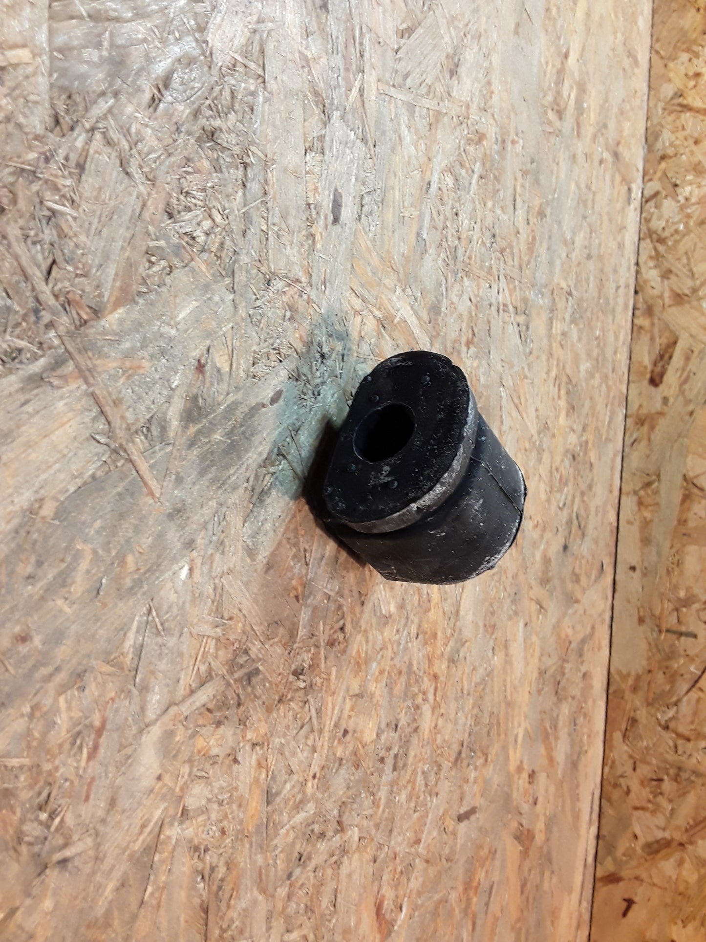 Chevrolet Lanos (T100) Bj 97-02 Gummilager Querlenker hinten original GM Opel NEU