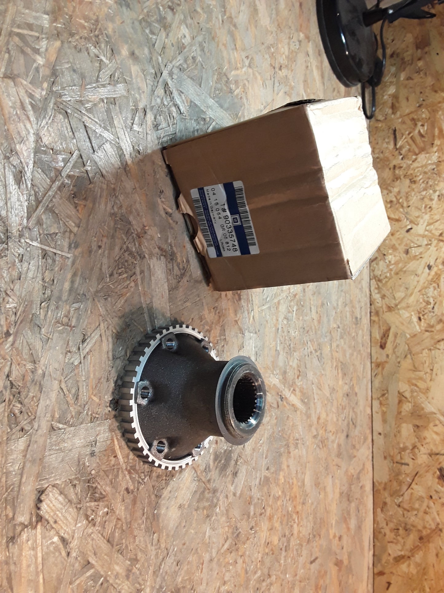 Vectra A Radzapfen Hinterachse original GM Opel NEU