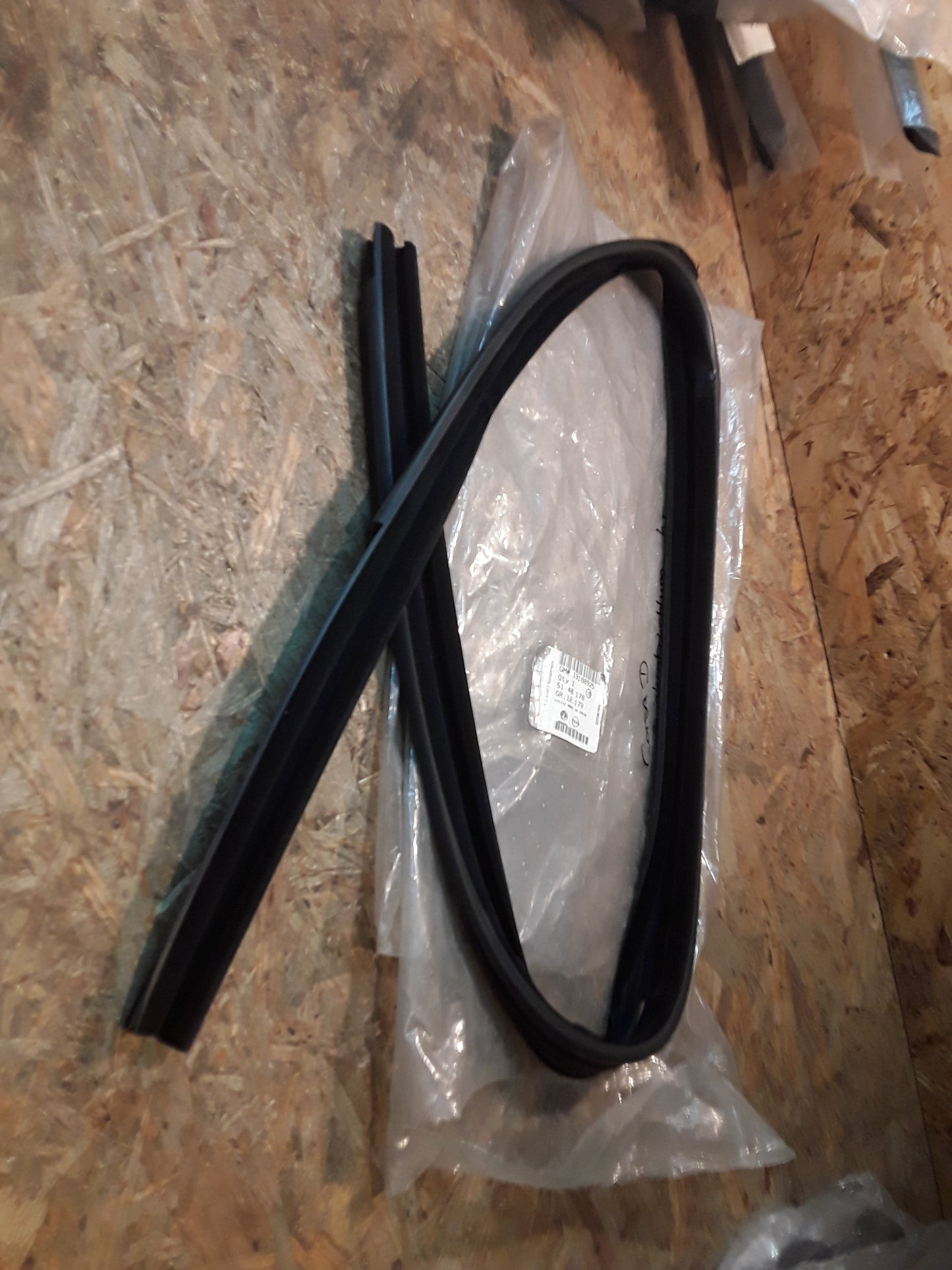Corsa D Fensterdichtung hinten rechts original GM Opel NEU