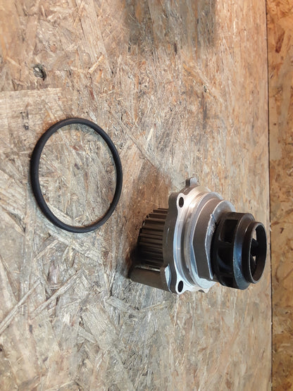 Audi A4/ A3/ A6 VW Passat B5 VW Golf4 Wasserpumpe original Hepu NEU