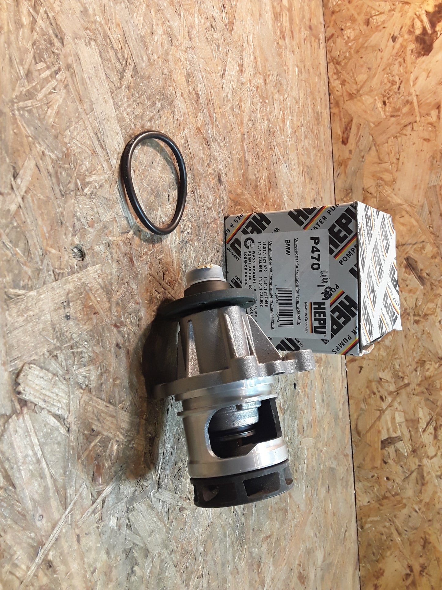 BMW E30 136PS BMW E34 115PS Wasserpumpe original Hepu NEU