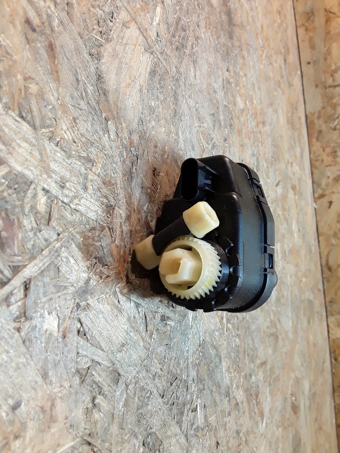 Ford Fiesta Mk2/ Mk3 Stellmotor Scheinwerfer original Bosch NEU