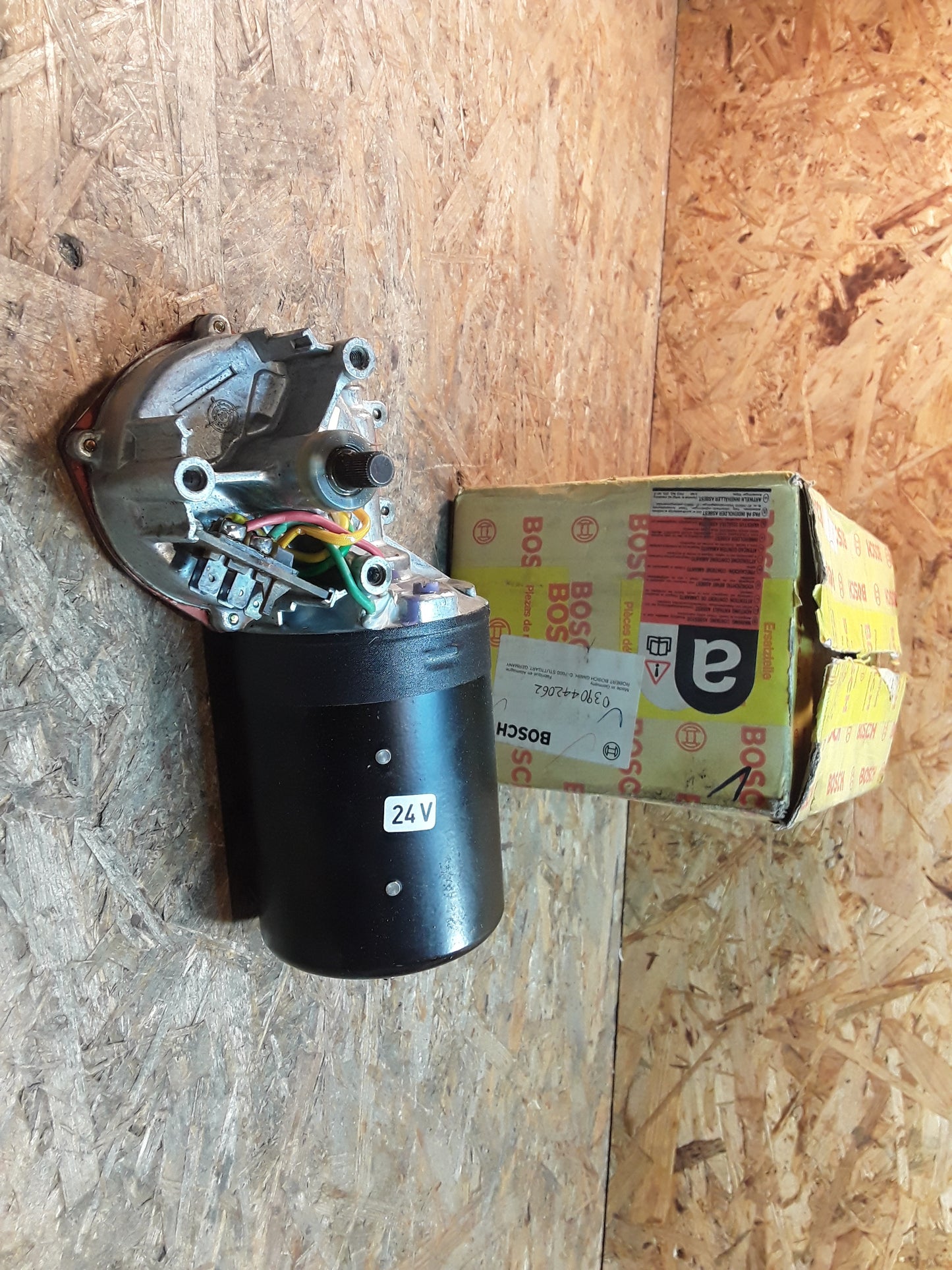 LKW MAN F7, F8, F9 Scheibenwischermotor 24V original Bosch NEU