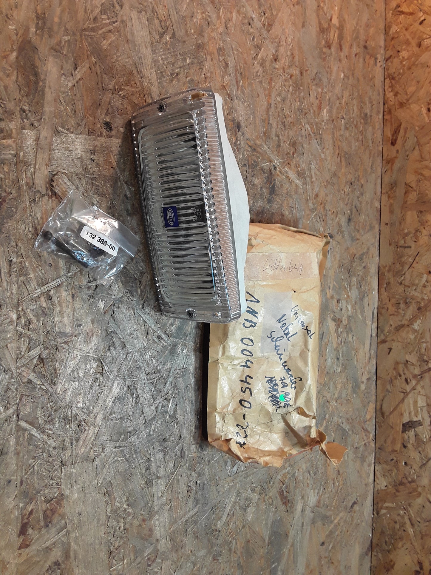 Universal Nebelscheinwerfer original Hella NEU