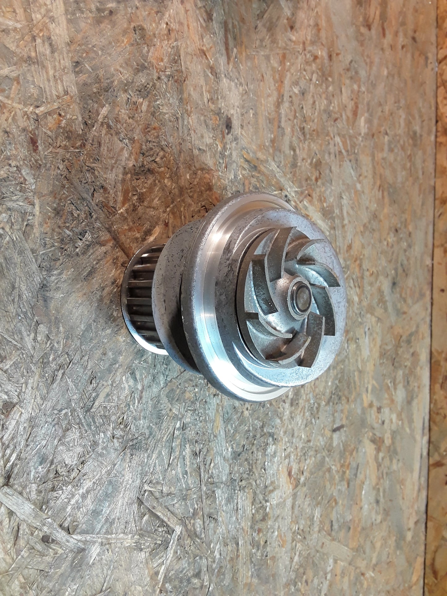 Kadett E Astra F Calibra A Vectra A Wasserpumpe original GM Opel NEU