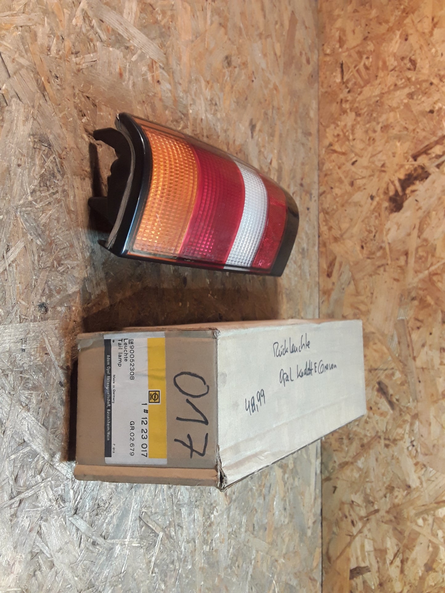 Kadett E Caravan Rückleuchte original GM Opel NEU