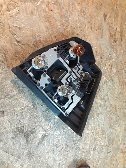 BMW Serie 3 E46/4 BER 98 Heckleuchte links + Lampenträger und Birnen original MagnetiMarelli NEU