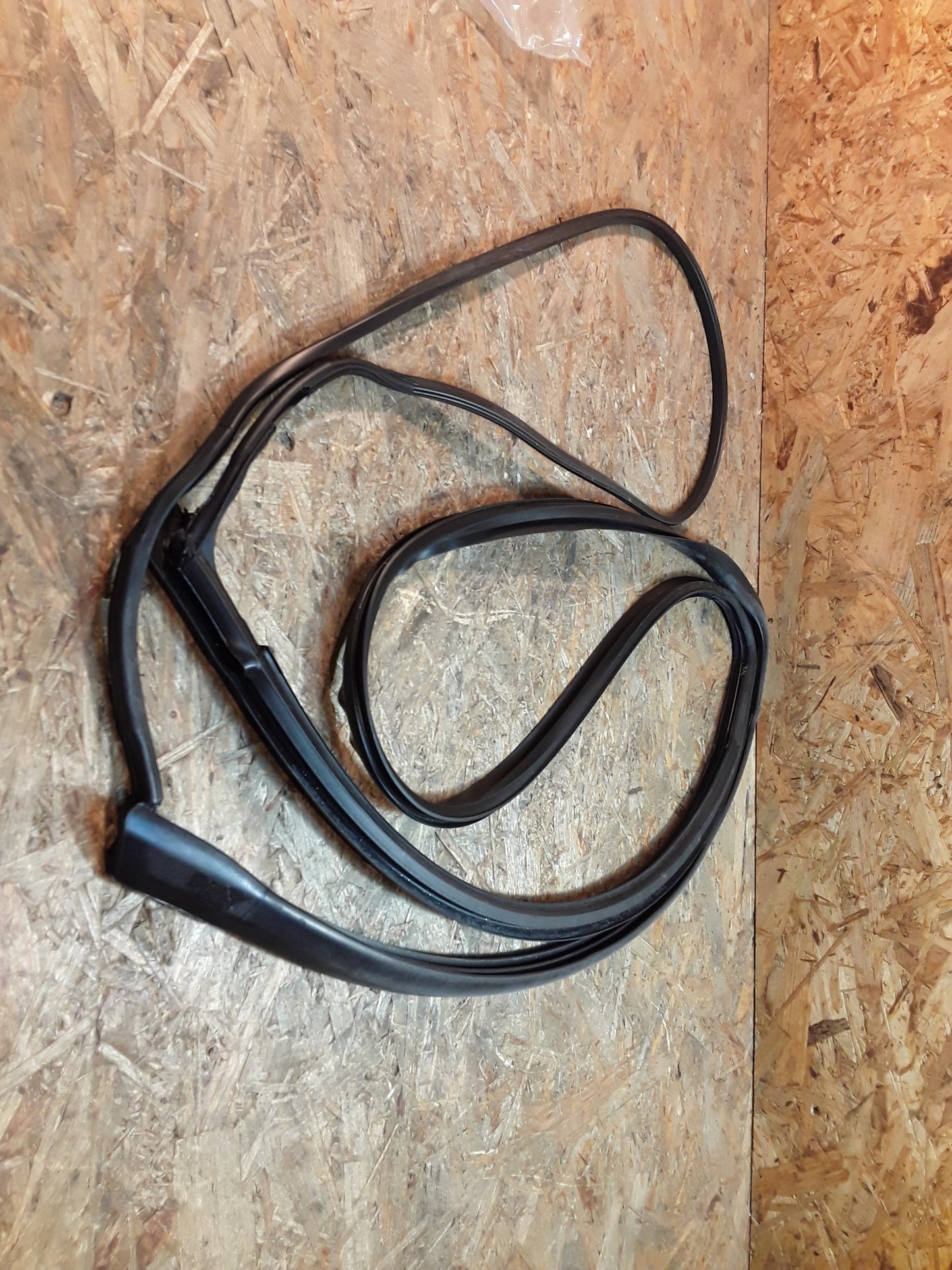 Astra F Scheibeneinfassung Frontscheibe original GM Opel NEU