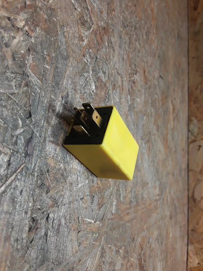 Omega B Relais Frontscheibenwischer 12V 5A original GM Opel NEU