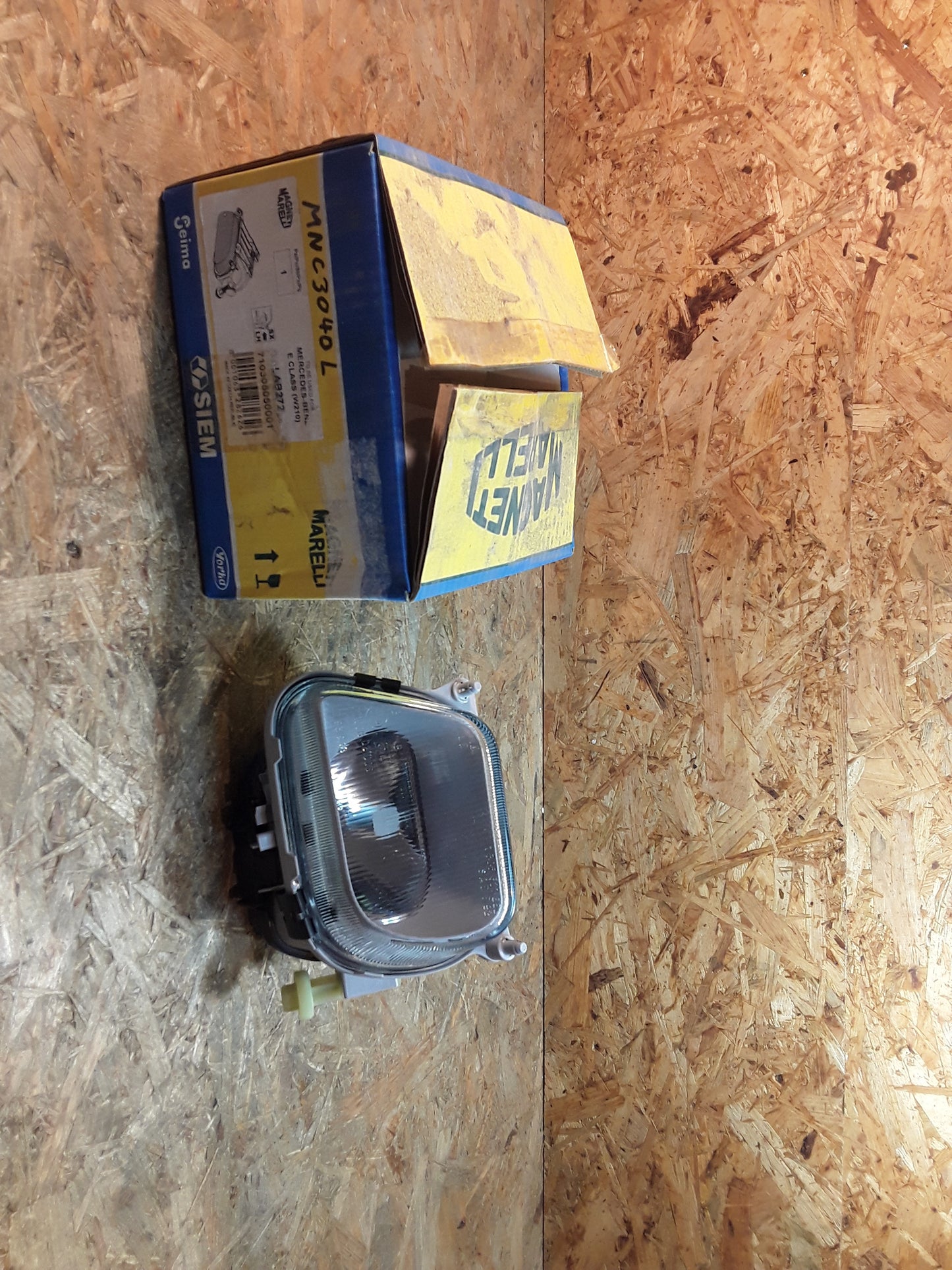 Mercedes E-Klasse W210 Nebelscheinwerfer links original Megneti Marelli NEU