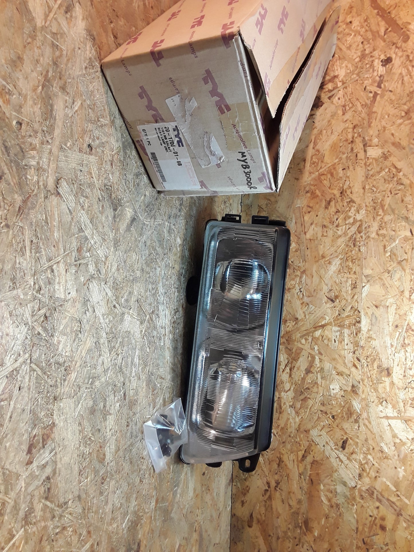 Mitsubishi Galant 89 Hauptscheinwerfer rechts original TYC NEU