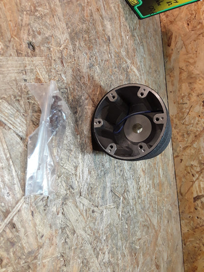 Datsun/ Nissan Cherry Bj 82 Lenkradnabe original SELM NEU