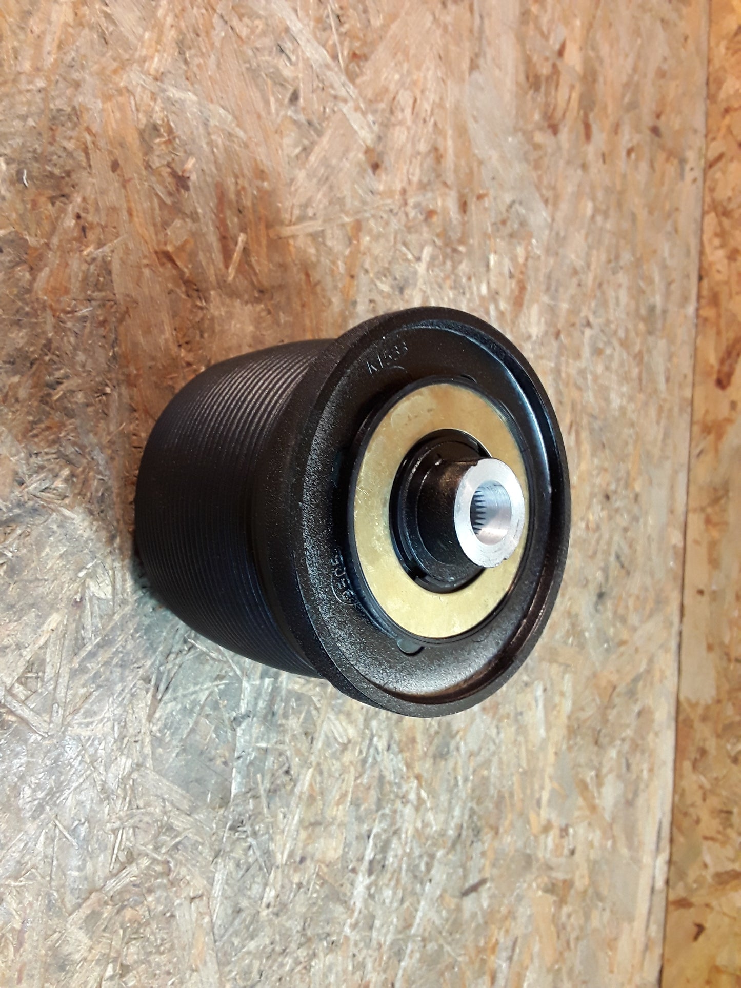 Isuzu Trooper Lenkradnabe original SELM NEU