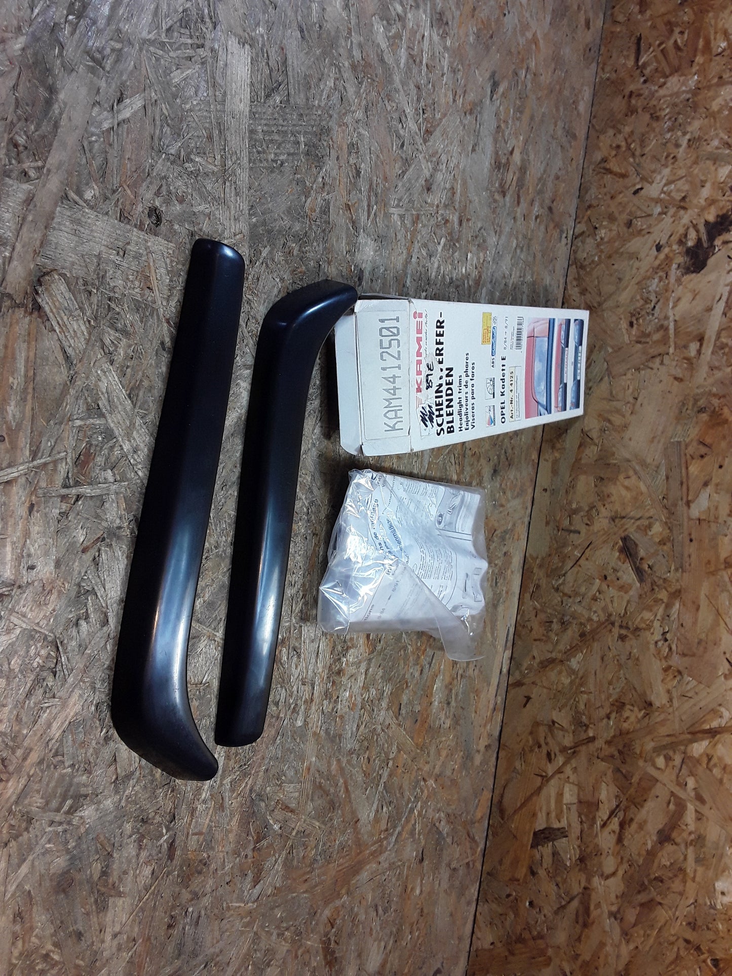 Kadett E Bj 08.8-08.91Scheinwerferblenden original KAMEI NEU