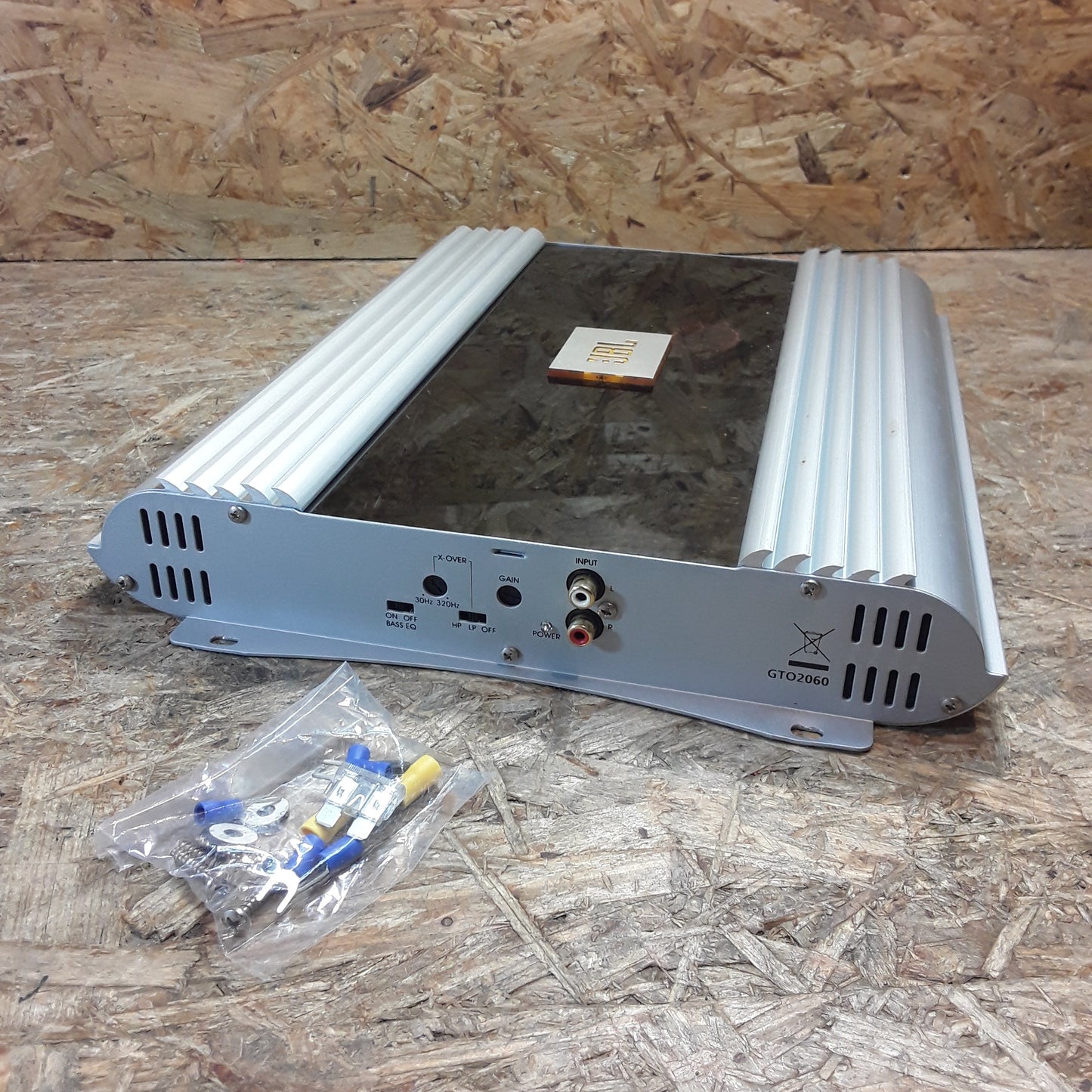 Diverse Fahrzeuge Endstufe Verstärker 400W max power original JBL NEU (Aus Altbestand)