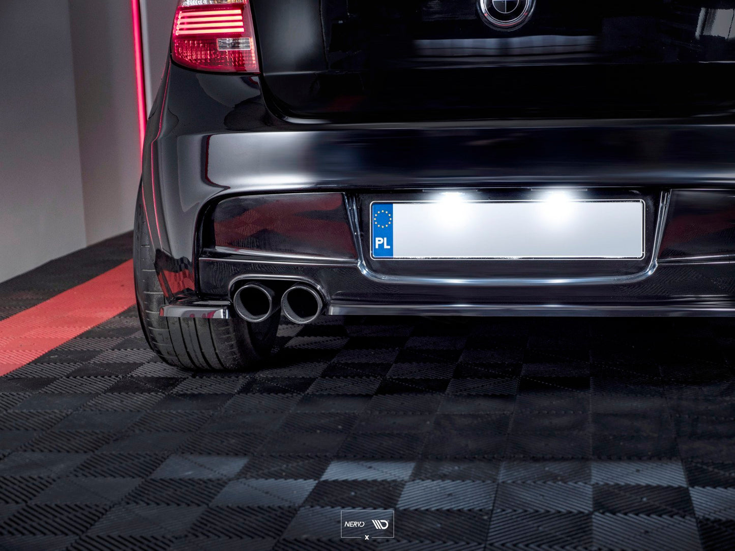 Mittlerer Diffusor Heck Ansatz für BMW 1er E81/ E87 M Paket FACELIFT  schwarz matt