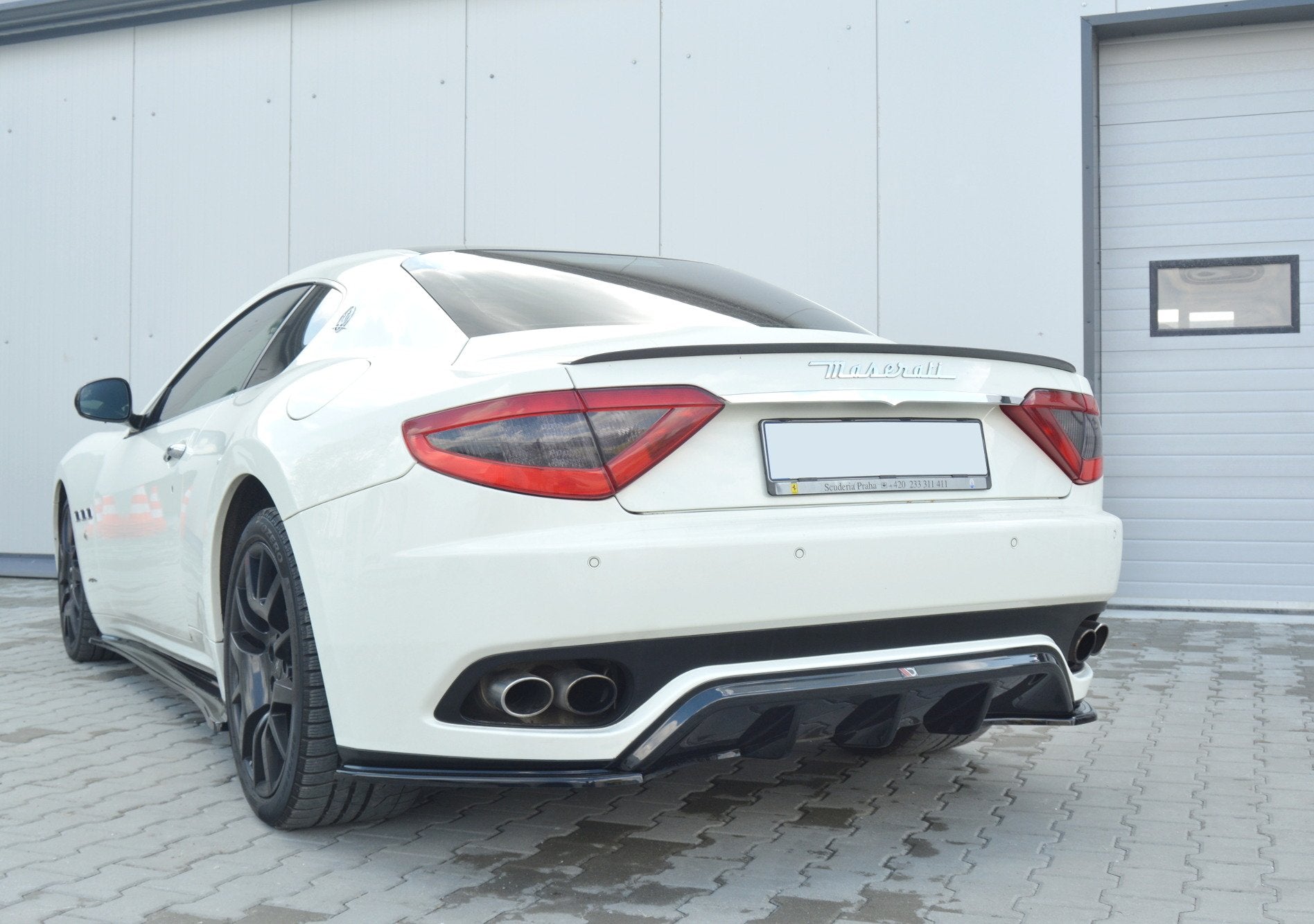 Diffusor Heck Ansatz für MASERATI GRANTURISMO schwarz Hochglanz