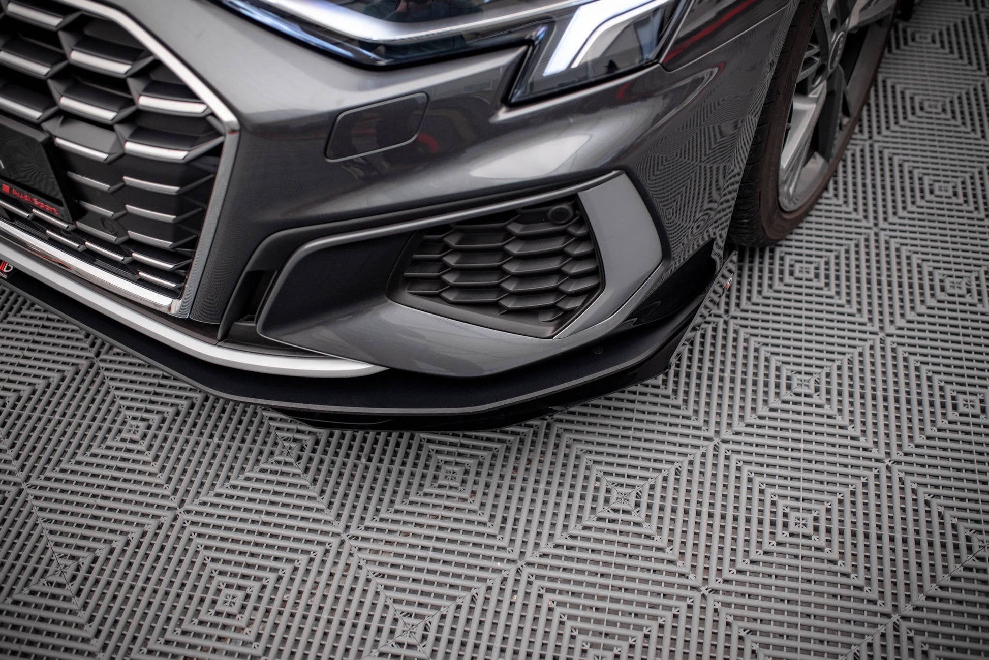 Street Pro Front Ansatz für +Flaps für V.1 + Flaps Audi S3 / A3 S-Line 8Y schwarz Hochglanz