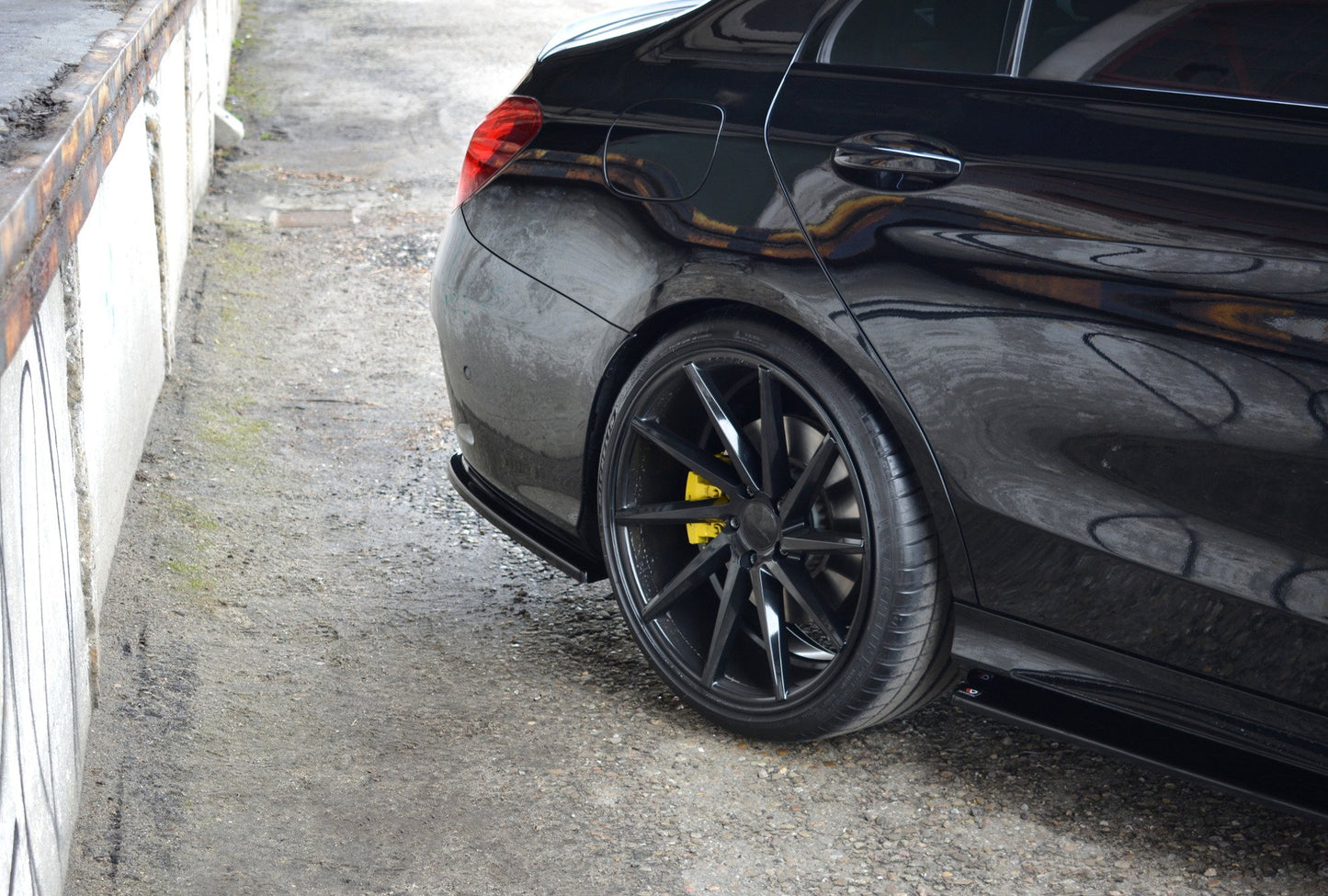 Heck Ansatz Flaps Diffusor für MERCEDES- BENZ C43 AMG W205 Carbon Look