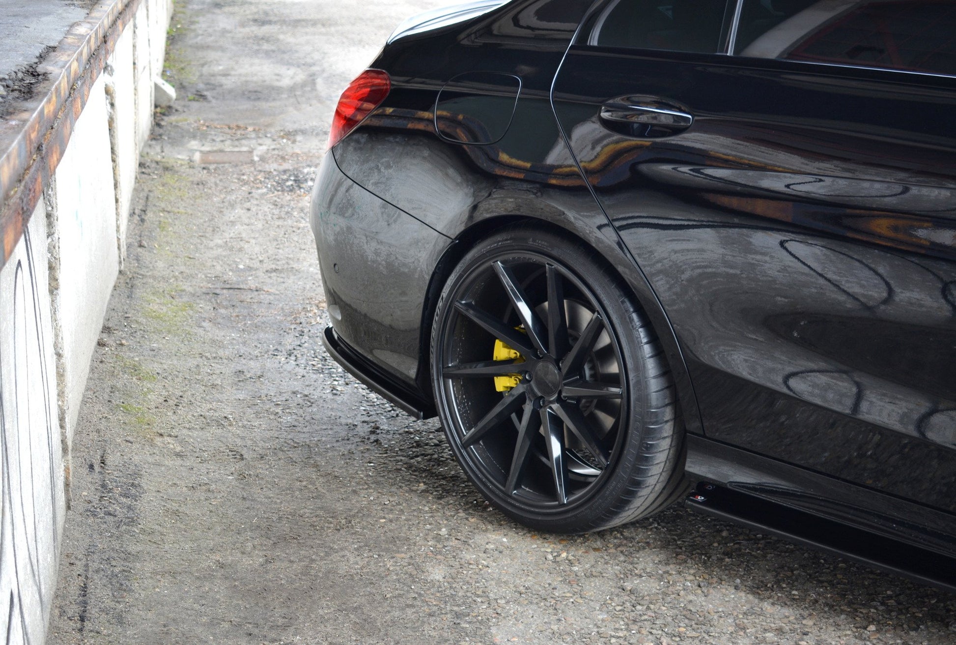 Heck Ansatz Flaps Diffusor für MERCEDES- BENZ C43 AMG W205 Carbon Look