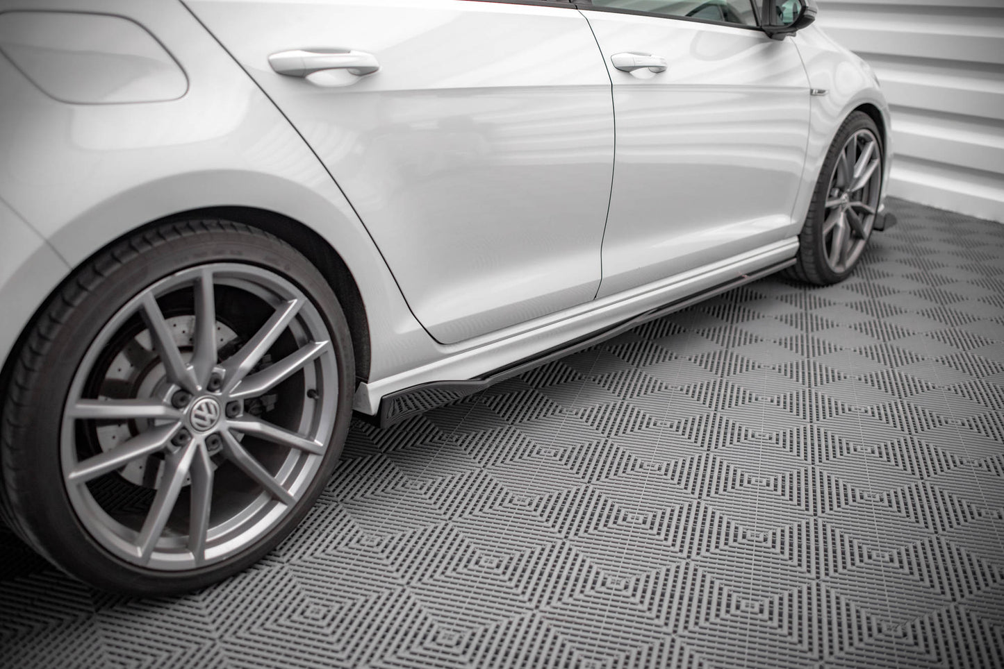 Seitenschweller Ansatz für V.2 für Volkswagen Golf R Mk7 schwarz matt