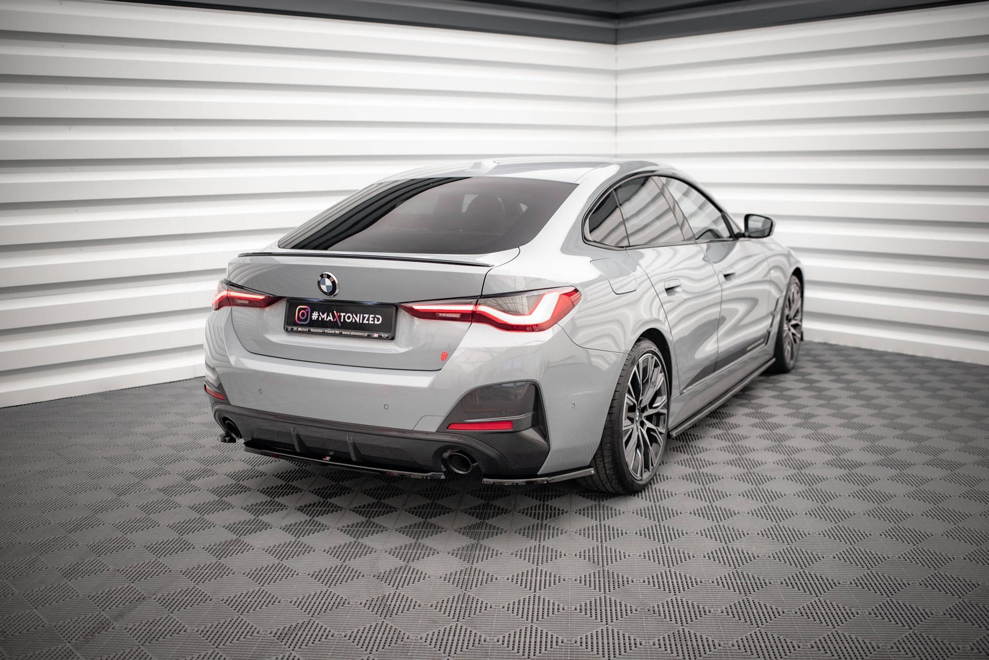Heck Ansatz Flaps Diffusor V.1 für BMW 4er Gran Coupe M-Paket G26 Carbon Look