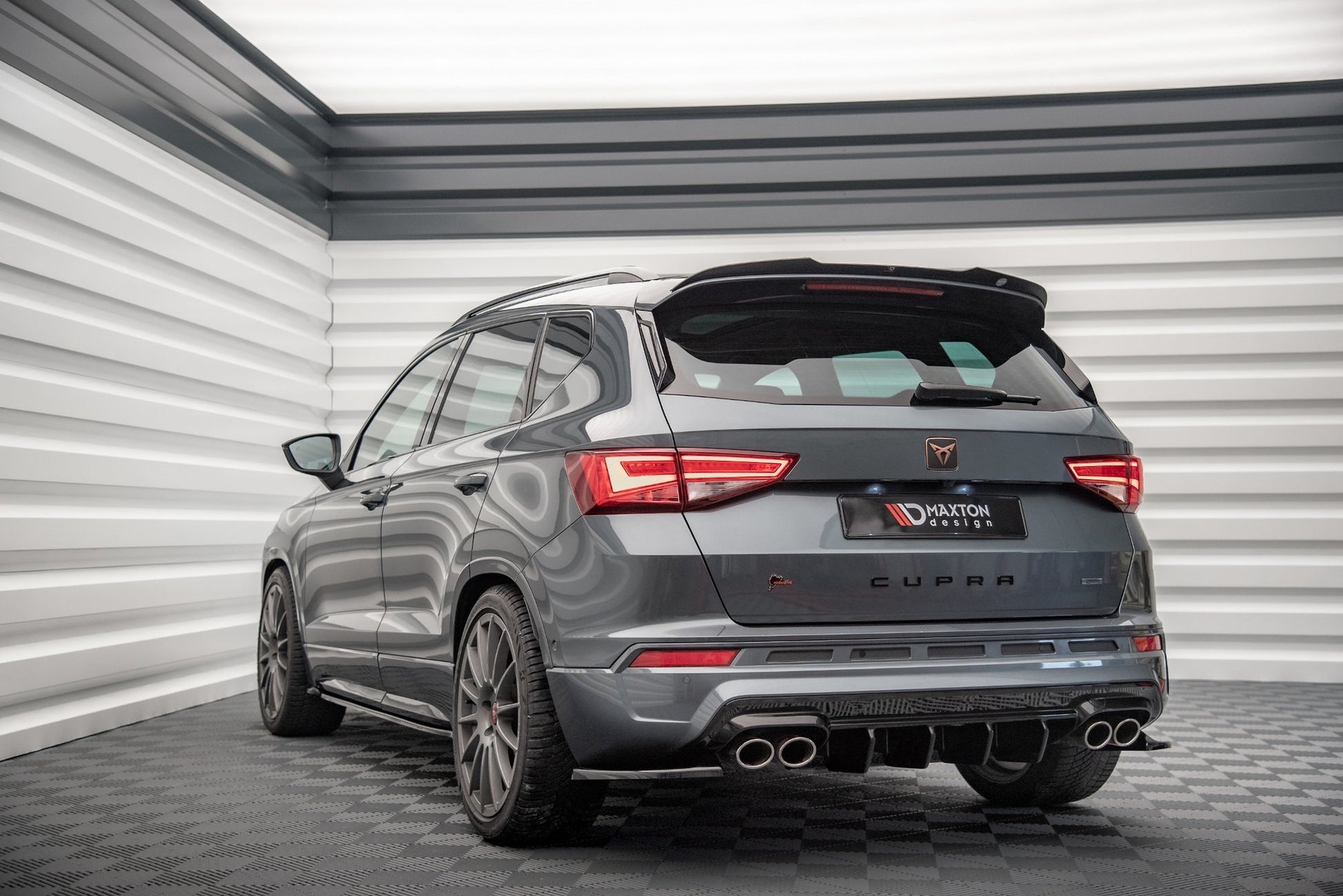 Diffusor Heck Ansatz für Cupra Ateca schwarz Hochglanz