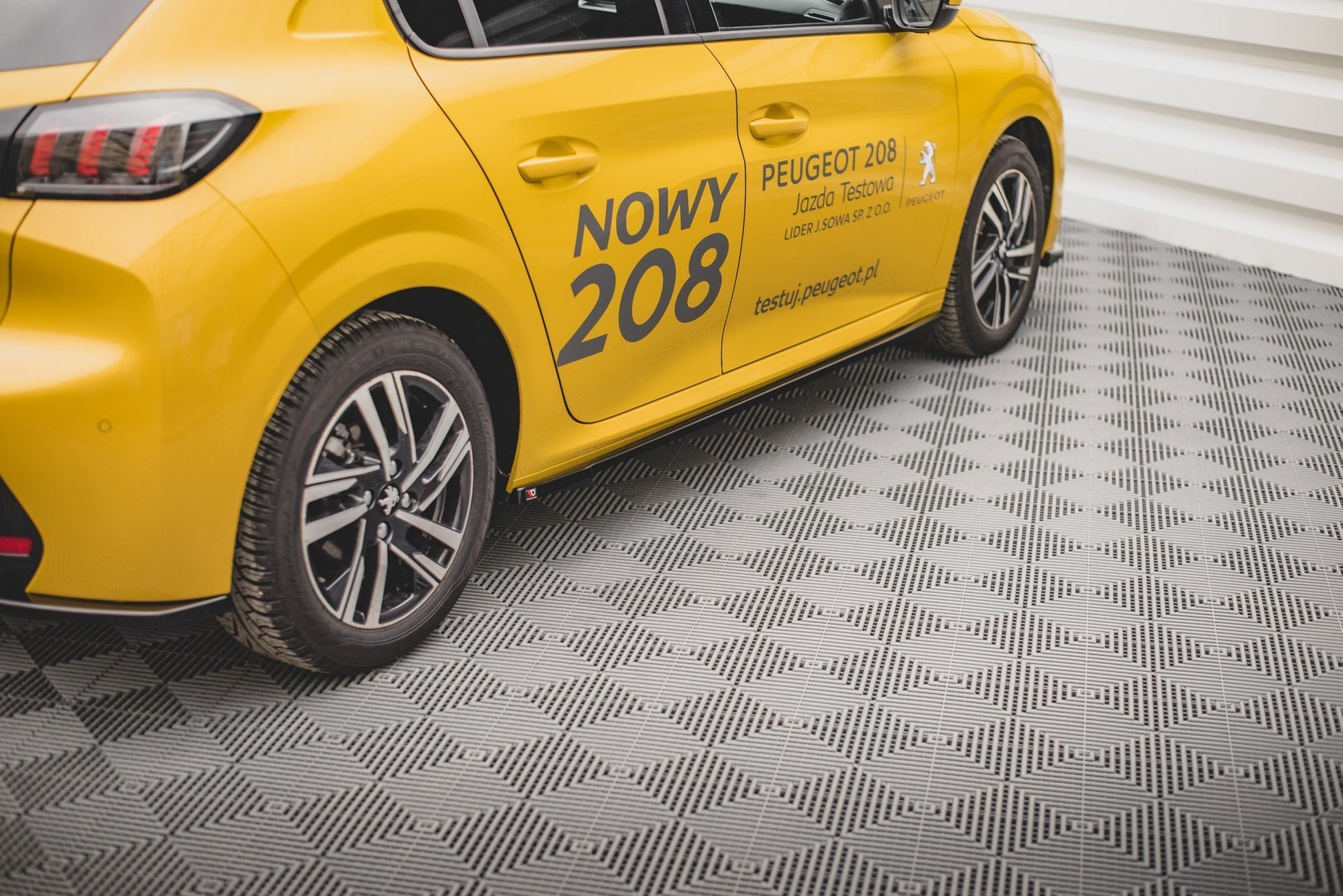 Seitenschweller Ansatz für Peugeot 208 Mk2 schwarz Hochglanz
