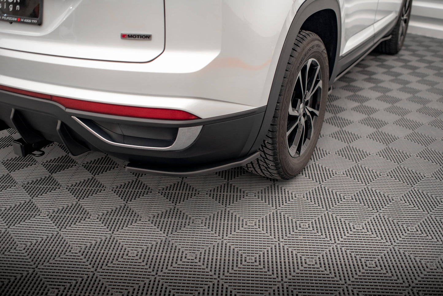 Heck Ansatz Flaps Diffusor für Volkswagen Atlas Cross schwarz Hochglanz