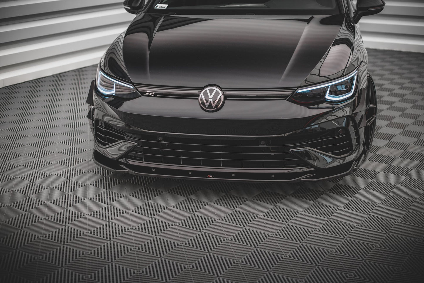Front Ansatz V.4 für Volkswagen Golf R Mk8 schwarz Hochglanz