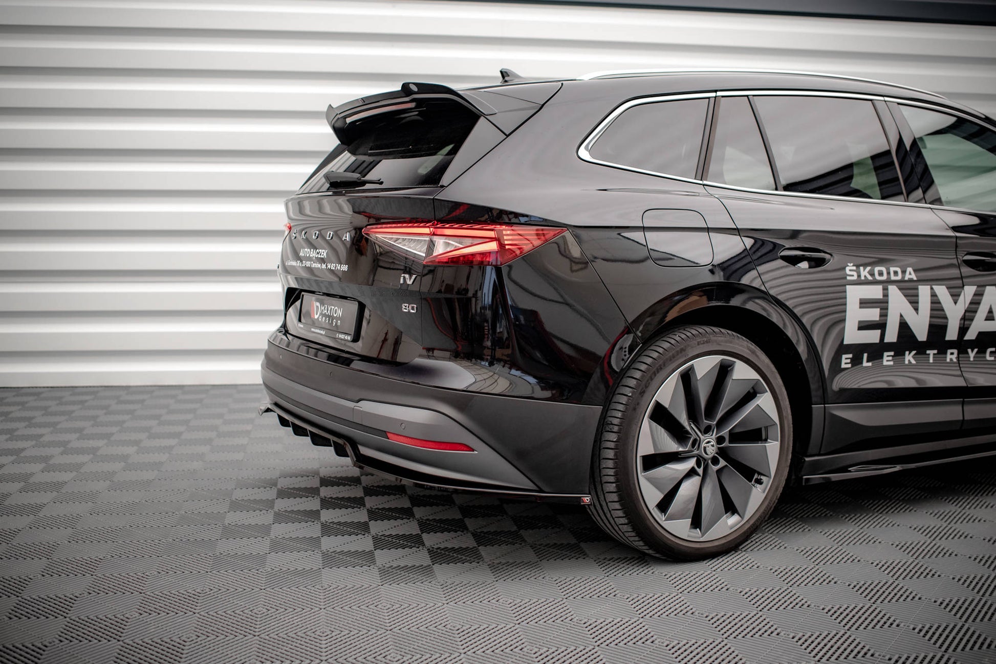 Mittlerer Diffusor Heck Ansatz DTM Look für Skoda Enyaq iV schwarz matt