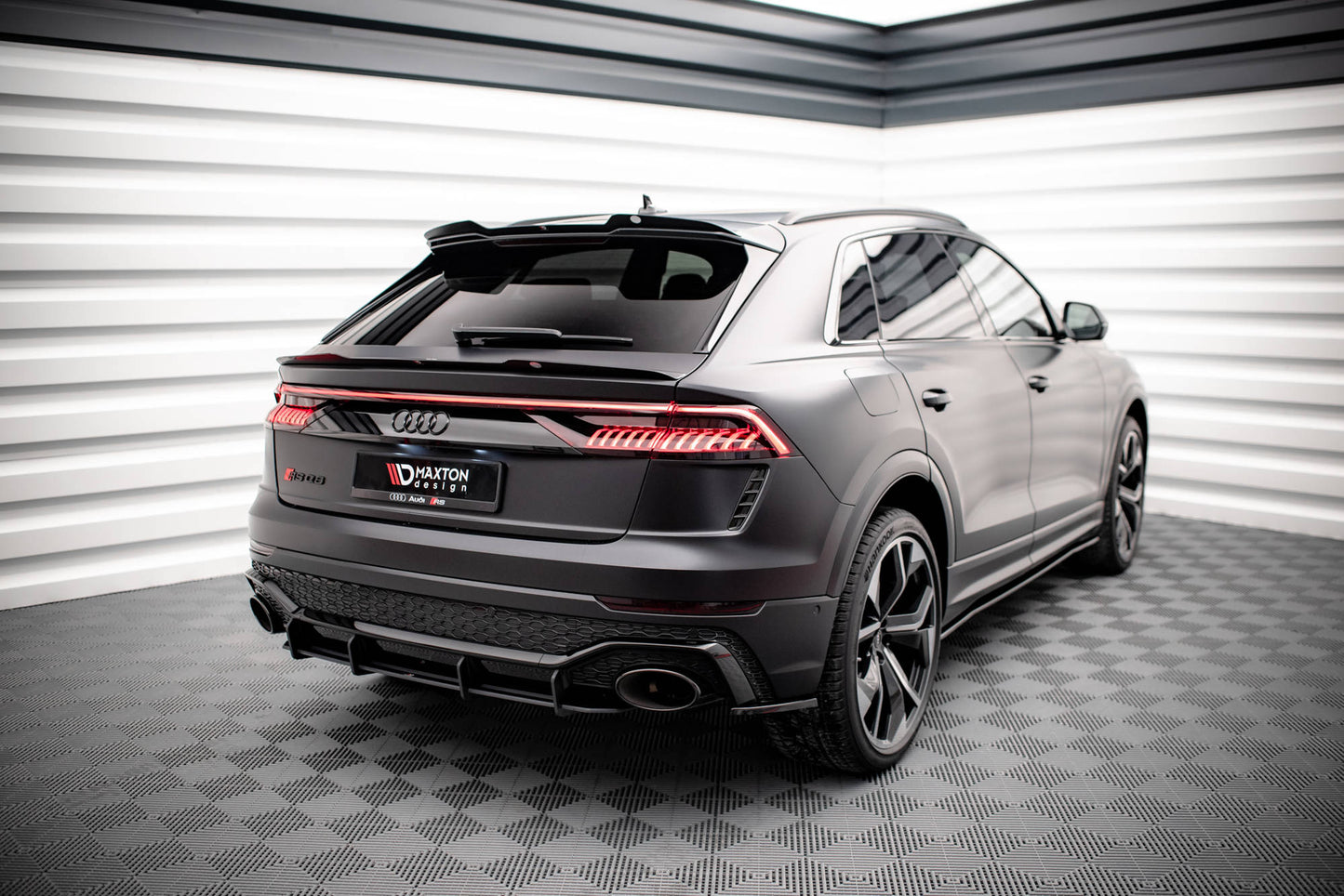 Seitenschweller Ansatz für Audi RSQ8 Mk1 schwarz Hochglanz