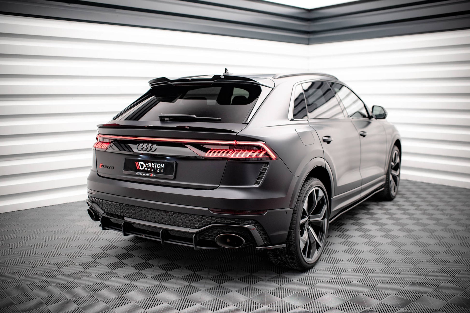 Seitenschweller Ansatz für Audi RSQ8 Mk1 schwarz Hochglanz