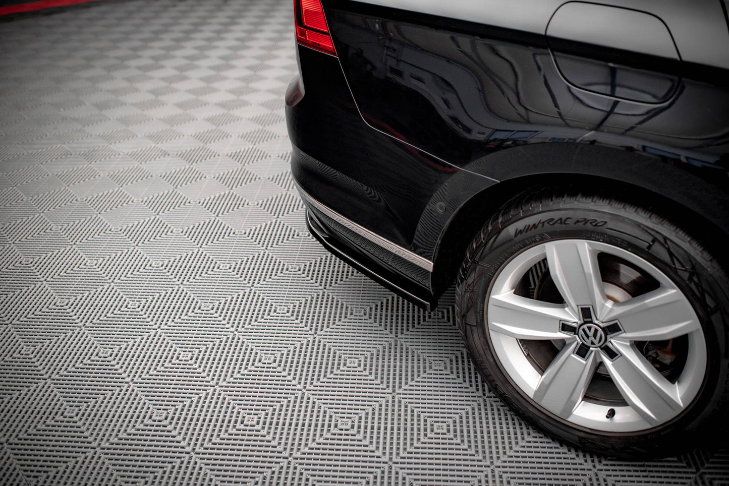 Heck Ansatz Flaps Diffusor für Volkswagen Passat B8 Facelift schwarz Hochglanz