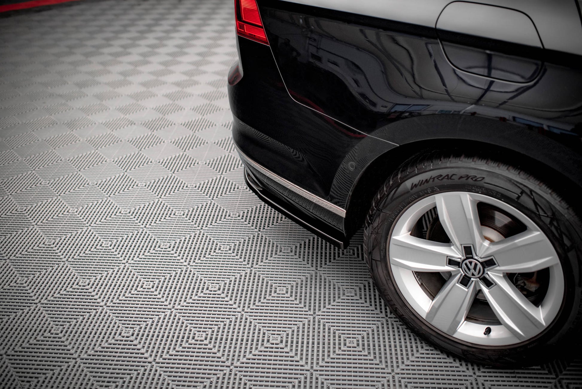 Heck Ansatz Flaps Diffusor für Volkswagen Passat B8 Facelift Carbon Look