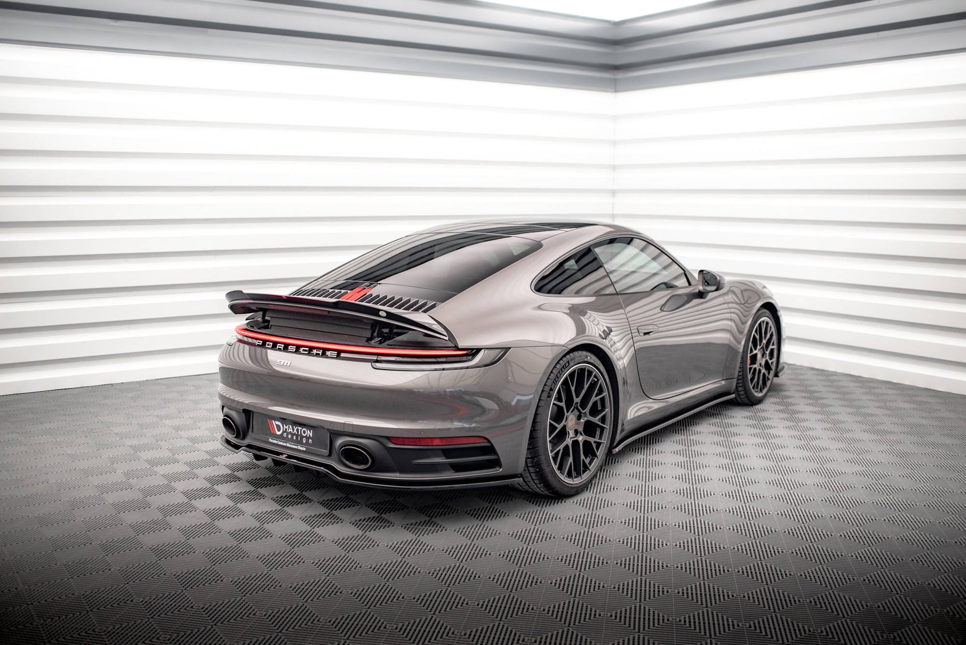 Spoiler CAP für Porsche 911 Carrera 4S 992 schwarz Hochglanz
