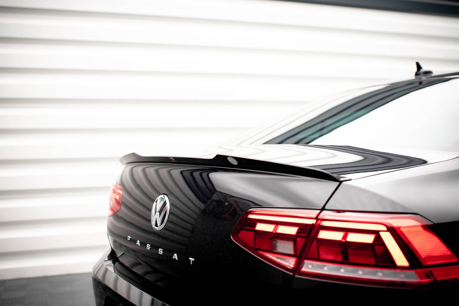 Spoiler CAP für Volkswagen Passat Limousine B8 Facelift Carbon Look