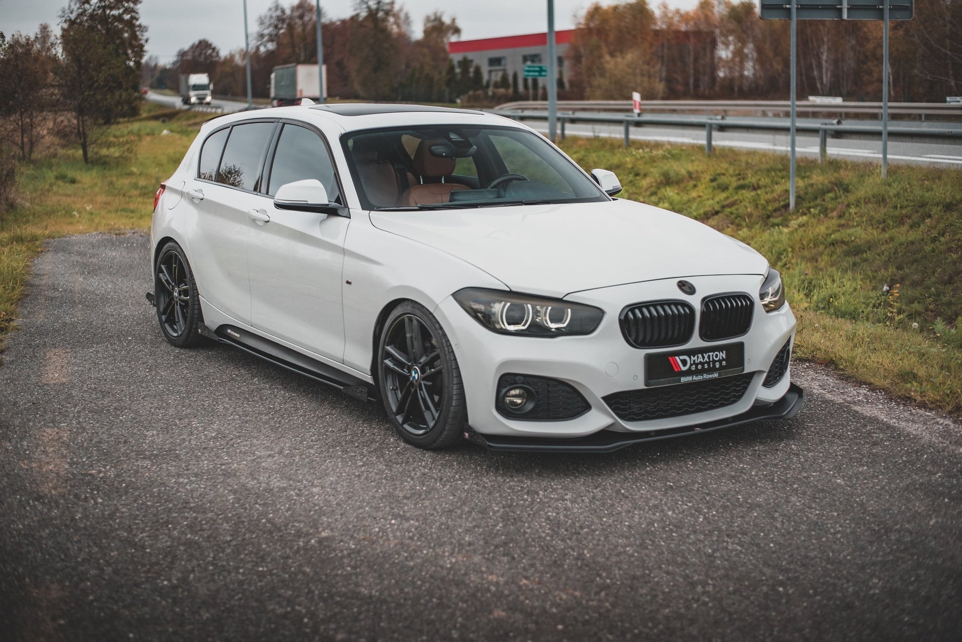 Robuste Racing Seitenschweller Ansatz für für V.2 + Flaps BMW 1er F20 M135i / M140i / M-Paket schwarz Hochglanz