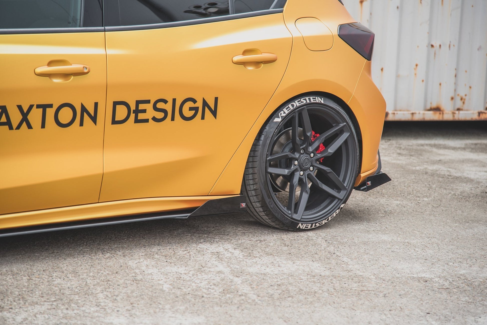 Robuste Racing Seitenschweller Ansatz für für + Flaps Ford Focus ST / ST-Line Mk4 schwarz Hochglanz