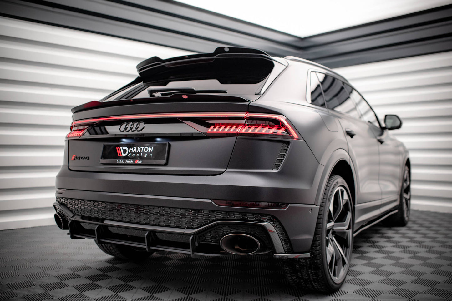 Niedriger Spoiler CAP für Audi RSQ8 Mk1 schwarz Hochglanz
