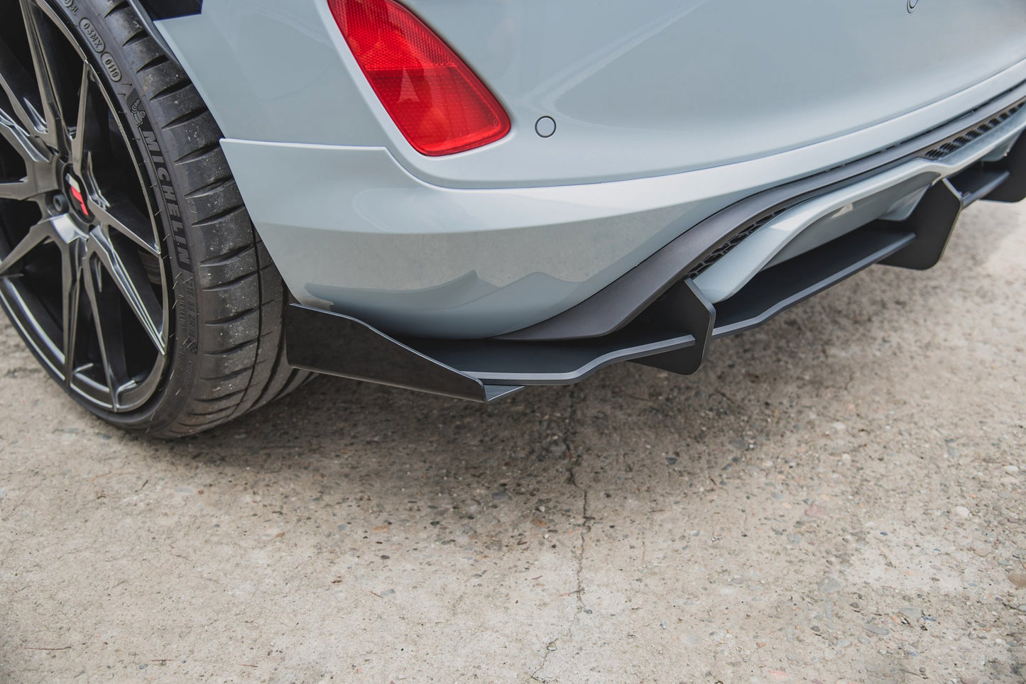Side Flaps Ford Fiesta Mk8 ST  schwarz Hochglanz